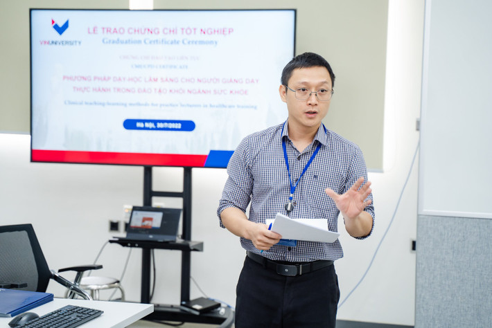 TS.Nguyễn Hoàng Long với nhiều bài giảng tâm huyết dành cho ngành điều dưỡng Chuyện chưa kể về những “viên gạch” đầu tiên cùng sáng tạo bởi UPenn và VinUni -0