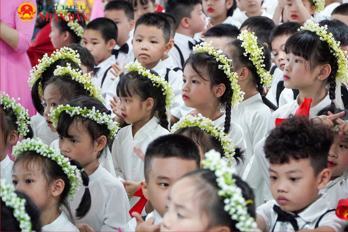 Các em học sinh lớp 5 tuổi nói lời tạm biệt với ngôi trường thân yêu Hàng nghìn học sinh tại Hà Nội tham gia lễ bế giảng năm học 2023-2024 -0