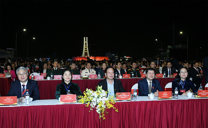 Chủ tịch Quốc hội Vương Đình Huệ dự Lễ công bố Nghị quyết của Ủy ban Thường vụ Quốc hội thành lập thị xã Việt Yên, tỉnh Bắc Giang ảnh 8 Chủ tịch Quốc hội Vương Đình Huệ dự Lễ công bố Nghị quyết của Ủy ban Thường vụ Quốc hội thành lập thị xã Việt Yên, tỉnh Bắc Giang -1