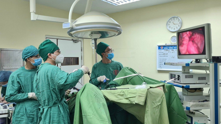 Quảng Ninh lấp khoảng trống về nhân lực y tế ảnh 1 Nhiều kỹ thuật mới được áp dụng trong điều trị, chăm sóc sức khỏe Nhân dân tại Bệnh viện Việt Nam - Thụy Điển Uông Bí. Ảnh: Tuấn Nguyên
