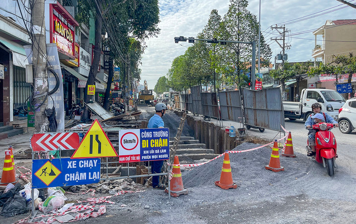 Đơn vị thi công công trình dự án Chống ngập đường Đồng Khởi không đảm bảo an toàn giao thông khiến người dân bức xúc Thi công dự án không đảm bảo an toàn, Công ty TNHH Tư vấn kỹ thuật xây dựng Đồng Nai bị xử phạt