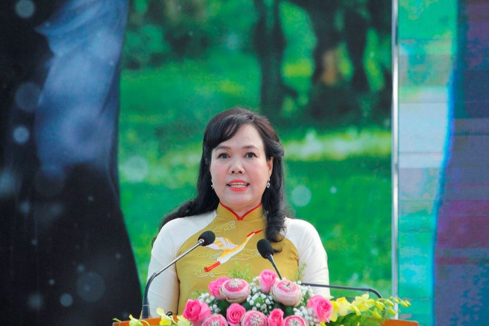 Chủ tịch Hội Liên hiệp Phụ nữ TP. Cần Thơ Võ Kim Thoa phát biểu tại lễ hội. Ảnh: Vũ Châu TP. Cần Thơ: Rộn ràng lễ hội áo bà ba, áo dài -0