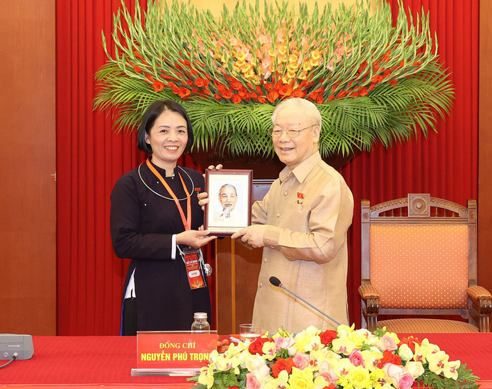 Tổng Bí thư Nguyễn Phú Trọng gặp mặt đại biểu điển hình tiêu biểu toàn quốc học tập và làm theo tư tưởng, đạo đức, phong cách Hồ Chí Minh ảnh 5 Tổng Bí thư Nguyễn Phú Trọng gặp mặt đại biểu điển hình tiêu biểu toàn quốc học tập và làm theo tư tưởng, đạo đức, phong cách Hồ Chí Minh -3