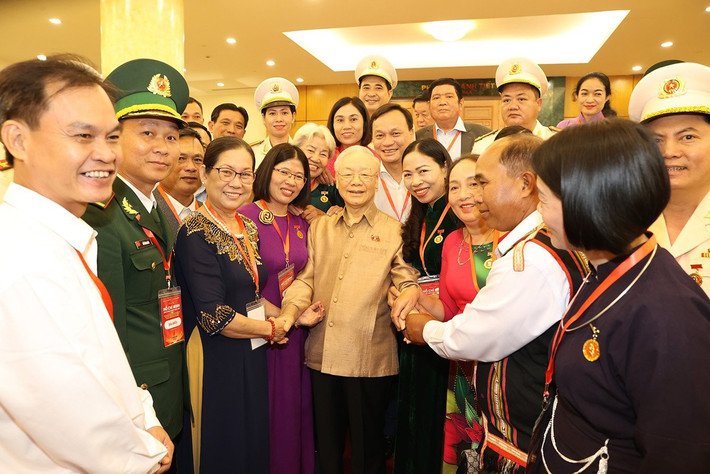 Tổng Bí thư Nguyễn Phú Trọng gặp mặt đại biểu điển hình tiêu biểu toàn quốc học tập và làm theo tư tưởng, đạo đức, phong cách Hồ Chí Minh ảnh 1 Tổng Bí thư Nguyễn Phú Trọng gặp mặt đại biểu điển hình tiêu biểu toàn quốc học tập và làm theo tư tưởng, đạo đức, phong cách Hồ Chí Minh -8