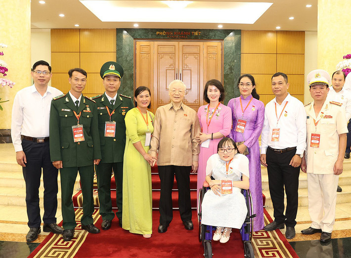 Tổng Bí thư Nguyễn Phú Trọng gặp mặt đại biểu điển hình tiêu biểu toàn quốc học tập và làm theo tư tưởng, đạo đức, phong cách Hồ Chí Minh ảnh 3 Tổng Bí thư Nguyễn Phú Trọng gặp mặt đại biểu điển hình tiêu biểu toàn quốc học tập và làm theo tư tưởng, đạo đức, phong cách Hồ Chí Minh -1