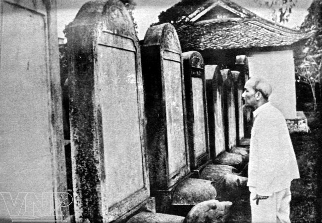 Tại Hội nghị Văn hóa toàn quốc lần thứ nhất, Chủ tịch Hồ Chí Minh đã nói: "Văn hóa soi đường cho quốc dân đi" Ảnh: VNP Tại Hội nghị Văn hóa toàn quốc lần thứ nhất, Chủ tịch Hồ Chí Minh đã nói:
