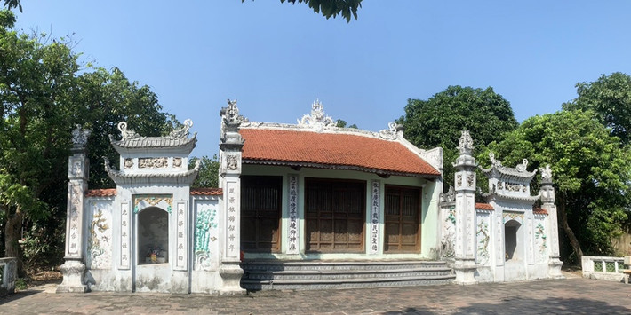Đền thờ Quỳnh Hoa công chúa được tôn tạo năm 1995, với ngôi nhà ba gian lợp ngói, có một hậu cung. Nguồn: phapluat.tuoitrethudo.com.vn Phát huy giá trị di sản đền thờ Công chúa Khúc Thị Ngọc -0