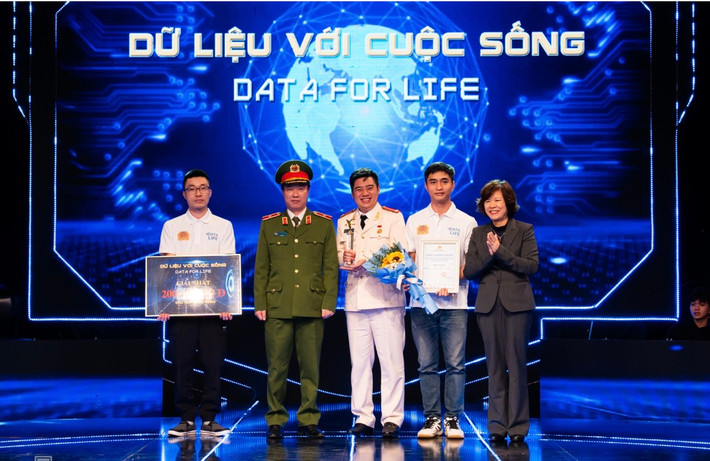 Tổ công nghệ cao và giải pháp cộng đồng Công an tỉnh Sơn La nhận giải Nhất cuộc thi Data For Life 2023 Vinh danh 5 đội có phần thi xuất sắc cuộc thi Data For Life -0