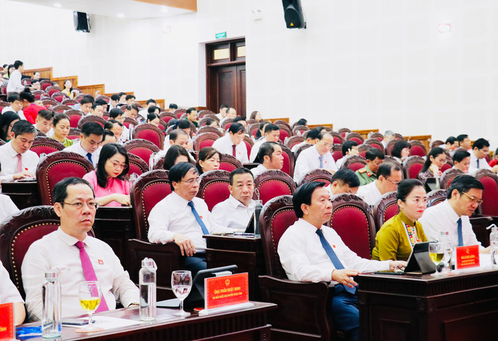 Các đại biểu tham dự kỳ họp. Ảnh: T. Cường Nghệ An: GRDP đứng thứ 3 khu vực Bắc Trung Bộ và thứ 26 cả nước -0