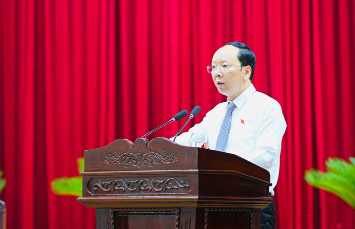 Phó Chủ tịch UBND tỉnh Bùi Thanh An báo cáo tóm tắt tình hình kinh tế - xã hội 6 tháng đầu năm. Ảnh: T. Cường Nghệ An: GRDP đứng thứ 3 khu vực Bắc Trung Bộ và thứ 26 cả nước -0