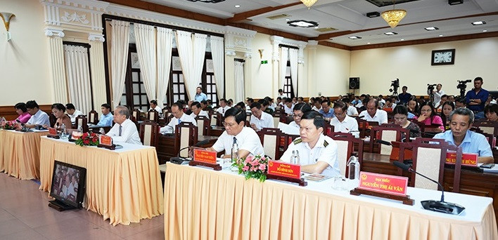 Các đại biểu tham dự kỳ họp Ảnh: VA Khai mạc Kỳ họp thứ 6, HĐND tỉnh Thừa Thiên Huế khoá VIII: Thu ngân sách đạt 49,9% dự toán -0