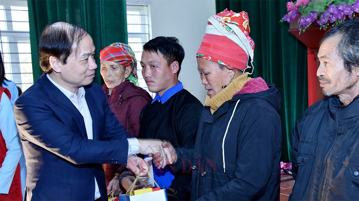 Chủ tịch Quốc hội Vương Đình Huệ dự chương trình “Tết nhân ái” tại xã biên giới Trịnh Tường, tỉnh Lào Cai ảnh 13 Chủ tịch Quốc hội Vương Đình Huệ dự chương trình “Tết nhân ái” tại xã biên giới Trịnh Tường, tỉnh Lào Cai -2