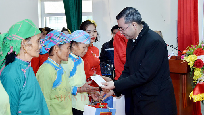 Chủ tịch Quốc hội Vương Đình Huệ dự chương trình “Tết nhân ái” tại xã biên giới Trịnh Tường, tỉnh Lào Cai ảnh 14 Chủ tịch Quốc hội Vương Đình Huệ dự chương trình “Tết nhân ái” tại xã biên giới Trịnh Tường, tỉnh Lào Cai -1
