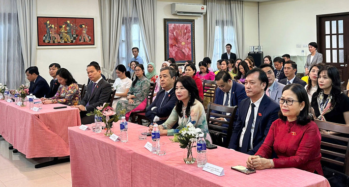 Các thành viên Đoàn đại biểu Quốc hội Việt Nam tham dự cuộc gặp mặt Phó Chủ tịch Quốc hội Nguyễn Khắc Định thăm Đại sứ quán, gặp mặt đại diện cộng đồng người Việt Nam tại Malaysia -0