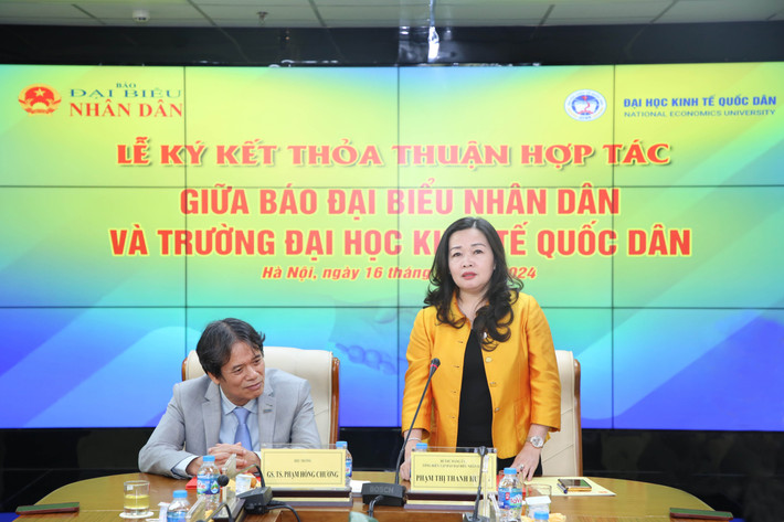 Tổng Biên tập Báo Đại biểu Nhân dân Phạm Thị Thanh Huyền phát biểu tại lễ ký kết Báo Đại biểu Nhân dân ký kết thỏa thuận hợp tác với Trường Đại học Kinh tế Quốc dân -0