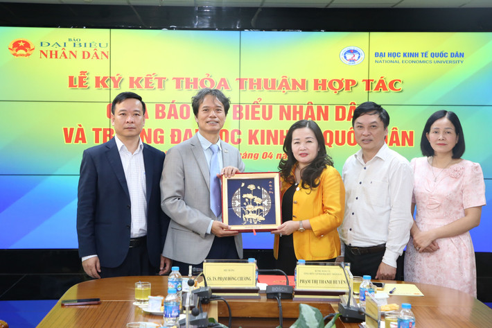 Báo Đại biểu Nhân dân ký kết thỏa thuận hợp tác với Trường Đại học Kinh tế Quốc dân ảnh 10 Báo Đại biểu Nhân dân ký kết thỏa thuận hợp tác với Trường Đại học Kinh tế Quốc dân -0