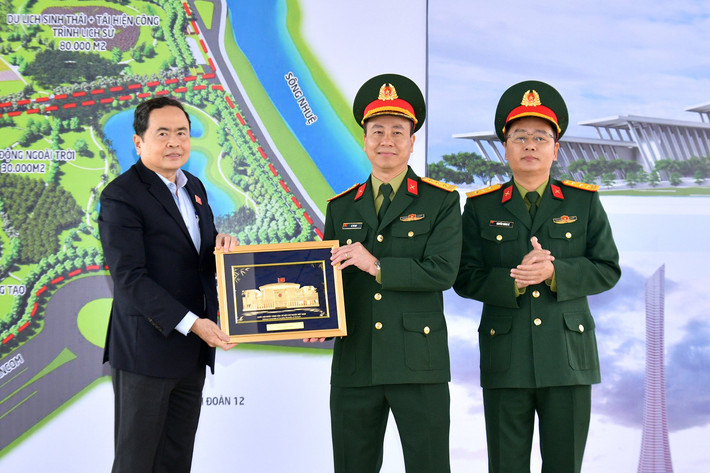 Phó Chủ tịch Thường trực Quốc hội Trần Thanh Mẫn dự Lễ phát động Tết trồng cây năm 2024 ảnh 9 Phó Chủ tịch Thường trực Quốc hội Trần Thanh Mẫn dự Lễ phát động Tết trồng cây năm 2024 -0