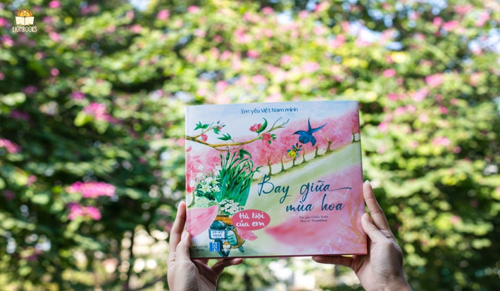 “Bay giữa mùa hoa” sẽ mang đến những thông tin về 12 tháng cũng như 12 mùa hoa của Thủ đô Hà Nội Từ mùa xuân rực rỡ, khám phá vẻ đẹp 12 mùa hoa Hà Nội -2