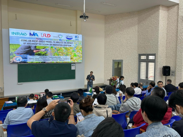 GS. Patrich Taillandier, Viện Nghiên cứu Quốc gia Pháp về Nông nghiệp thực phẩm và môi trường, mạng lưới nghiên cứu quốc tế UMMISCO trao đổi về các phương pháp Toán học và Tin học cho các hệ thống phức tạp Kết nối các nhà nghiên cứu trong lĩnh vực Toán rời rạc và Khoa học máy tính -0