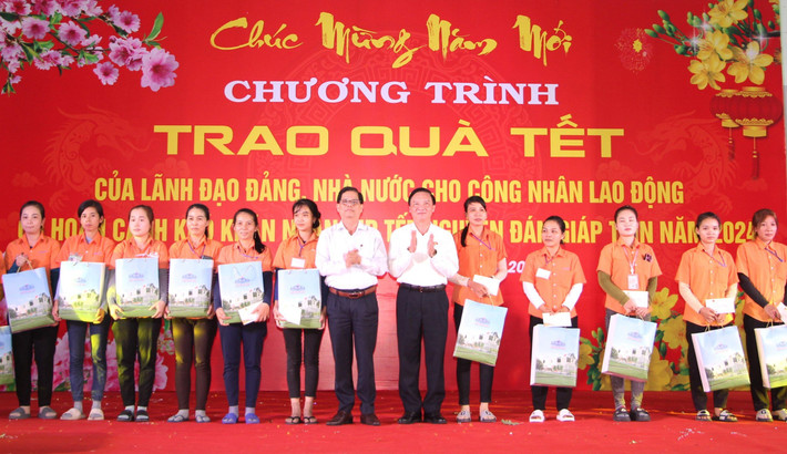 Phó Chủ tịch Quốc hội Nguyễn Khắc Định thăm, chúc Tết tại huyện Cam Lâm, Khánh Hòa ảnh 1 Phó Chủ tịch Quốc hội Nguyễn Khắc Định thăm, chúc Tết công nhân có hoàn cảnh khó khăn tại KCN Suối Dầu và người nghèo tại huyện Cam Lâm, Khánh Hòa.