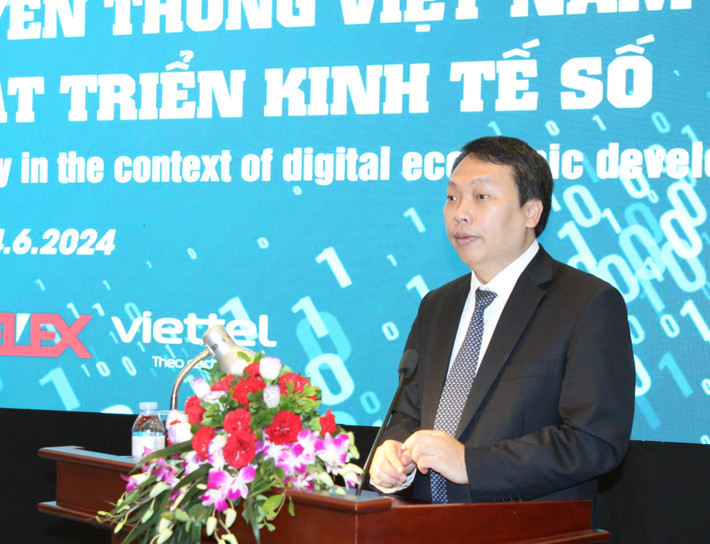 Thứ trưởng Bộ Thông tin và Truyền thông Nguyễn Huy Dũng phát biểu Thứ trưởng Bộ Thông tin và Truyền thông Nguyễn Huy Dũng phát biểu