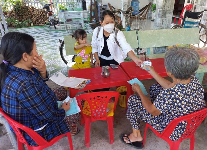Truyền thông chính sách về BHXH, BHYT đến với người dân. Ảnh: BH Tuyên truyền chính sách BHXH, BHYT đến với hội viên Hội Nông dân sản xuất giỏi -0