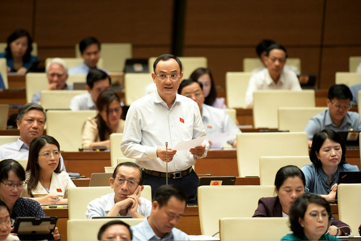 Đại biểu Quốc hội Nguyễn Ngọc Sơn (Hải Dương) chất vấn Tổng Kiểm toán Nhà nước. Ảnh: Lâm Hiển Đại biểu Quốc hội Nguyễn Ngọc Sơn (Hải Dương) chất vấn Tổng Kiểm toán Nhà nước - ẢNH LÂM HIỂN