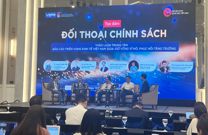 Các chuyên gia thảo luận tại tọa đàm. Ảnh: Vũ Quang Ổn định thị trường vàng, giữ vững vĩ môtạo đà phục hồi trong bối cảnh thế giới bất định -0