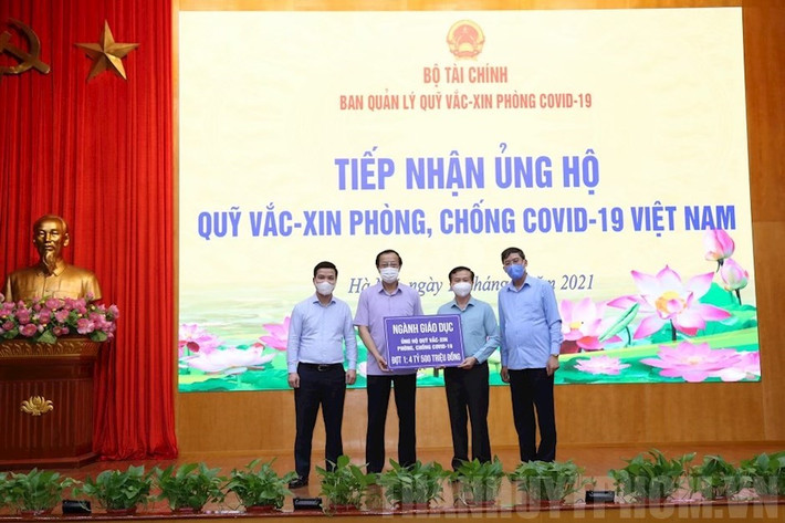 Đã có 547.839 lượt tổ chức, cá nhân ủng hộ Quỹ Vaccine. Đã có 547.839 lượt tổ chức, cá nhân ủng hộ Quỹ Vaccine.