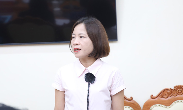 Nhà báo Thanh Huyền, Đài PT-TH tỉnh Bắc Giang đặt câu hỏi tại họp báo Dự kiến sẽ xem xét, quyết nghị thông qua 19 nghị quyết quan trọng -0