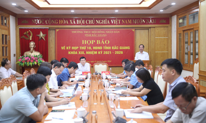 Quang cảnh họp báo Dự kiến sẽ xem xét, quyết nghị thông qua 19 nghị quyết quan trọng -0