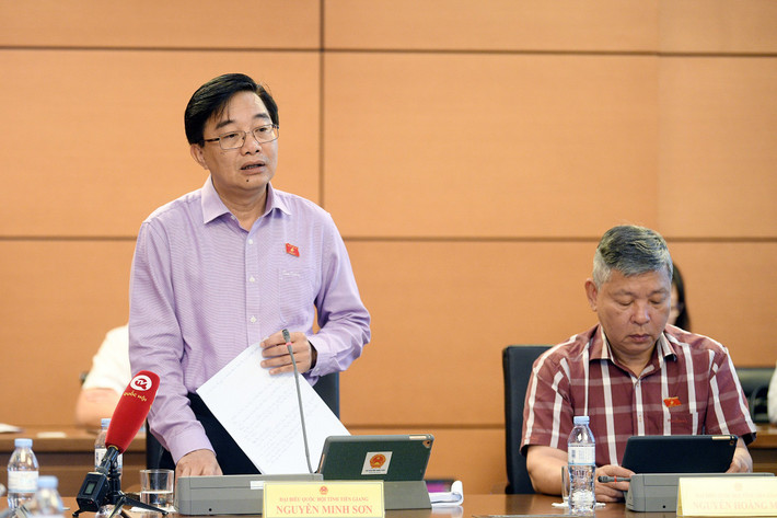 ĐBQH Nguyễn Minh Sơn (Tiền Giang) phát biểu Đẩy mạnh cải cách thể chế, kiến tạo các động lực tăng trưởng mới