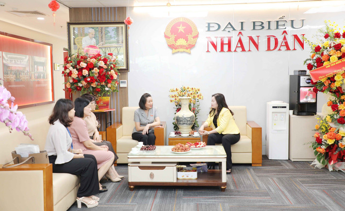 Phó trưởng Đoàn Đại biểu Quốc hội tỉnh Quảng Bình Nguyễn Minh Tâm thăm và chúc mừng Báo Đại biểu Nhân dân. Ảnh: Khánh Duy Lãnh đạo Đảng, Nhà nước và các bộ, ngành, địa phương chúc mừng Báo Đại biểu Nhân dân -0