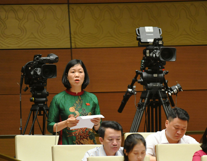 ĐBQH Nguyễn Thị Lan Anh (Lào Cai) phát biểu. Ảnh: Lâm Hiển Tạo điều kiện cho địa phương tiếp tục thực hiện hiệu quả Chương trình phát triển kinh tế- xã hội vùng đồng bào dân tộc thiểu số -0