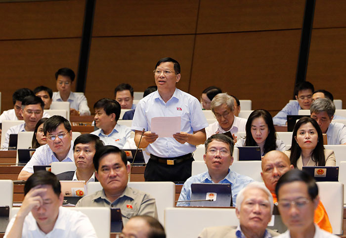 ĐBQH Trần Văn Tiến (Vĩnh Phúc) phát biểu. Ảnh: Hồ Long Giải pháp nào cho quỹ hỗ trợ phát triển điện ảnh? -0