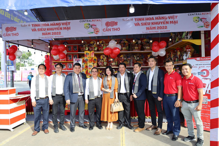 Tuần lễ Tinh hoa hàng Việt và siêu khuyến mãi năm 2022 được tổ chức ở TP. Cần Thơ. Ảnh: ITN Hướng hành vi tiêu dùng vào việc ưu tiên sử dụng các sản phẩm, hàng hóa thương hiệu Việt -0