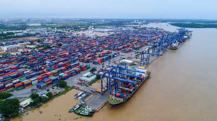 Do dịch Covid-19 nên tỷ lệ khách hàng lấy container ra khỏi Cảng Cát Lái đứng trước nguy cơ tắc nghẽn, kéo theo sự ảnh hưởng xấu có khả năng gây ùn ứ hàng hóa tại Khu cảng nước sâu Cái Mép – Thị Vải Cảng Cát Lái tạm nhận dừng nhiều loại hàng hoá