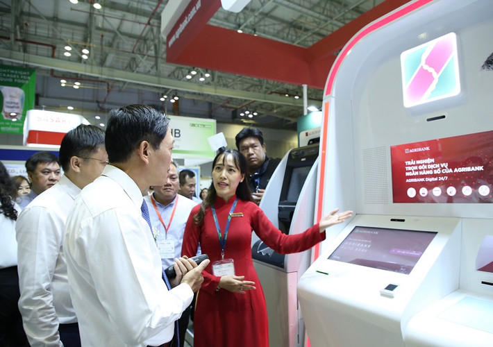 Agribank chuyển đổi số lấy khách hàng làm trọng tâm ảnh 1 Agribank chuyển đổi số lấy khách hàng làm trọng tâm