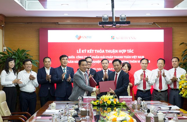 Agribank chuyển đổi số lấy khách hàng làm trọng tâm ảnh 2 Agribank chuyển đổi số lấy khách hàng làm trọng tâm