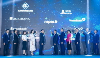 Lãnh đạo các đơn vị thực hiện nghi lễ ra mắt dịch vụ rút tiền VietQRCash BIDV TIÊN PHONG TRIỂN KHAI DỊCH VỤ RÚT TIỀNVIETQR CASH -0