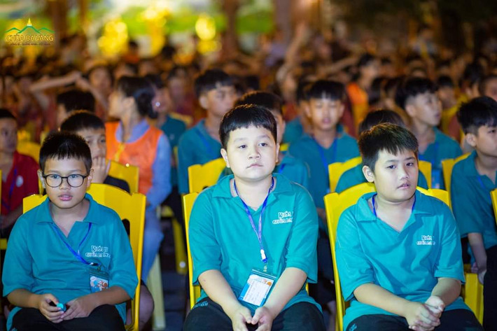 Các bạn trẻ tại buổi lễ Khóa sinh Khóa tu mùa hè chùa Ba Vàng vun bồi tâm tri ân qua lễ trai đàn chẩn tế --- -4