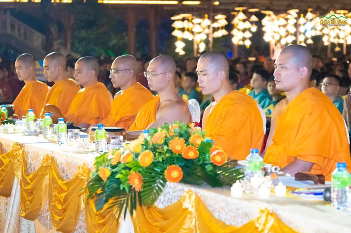 Chư Tăng chùa Ba Vàng tại Lễ trai đàn chẩn tế nhân mùa An cư Khóa sinh Khóa tu mùa hè chùa Ba Vàng vun bồi tâm tri ân qua lễ trai đàn chẩn tế --- -7