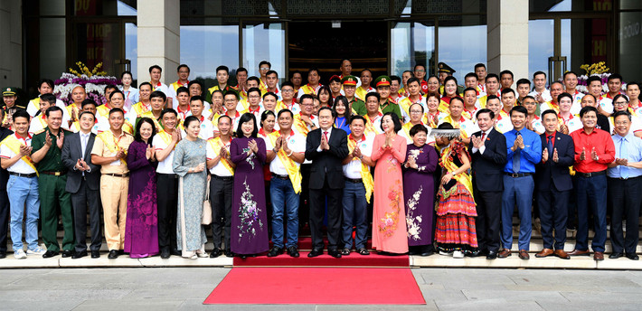Chủ tịch Quốc hội Trần Thanh Mẫn: Cùng nhau lan tỏa tinh thần, nghĩa cử cao đẹp của hoạt động hiến máu tình nguyện ảnh 8 Chủ tịch Quốc hội Trần Thanh Mẫn: Cùng nhau lan tỏa tinh thần, nghĩa cử cao đẹp của hoạt động hiến máu tình nguyện -0