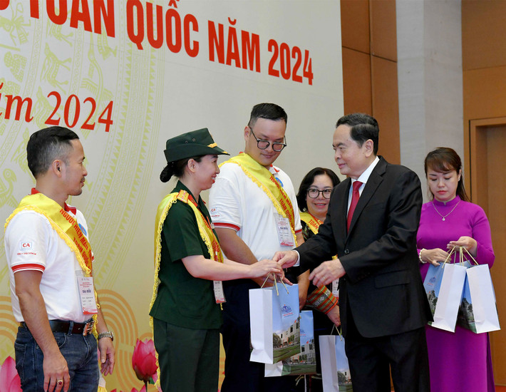 Chủ tịch Quốc hội Trần Thanh Mẫn: Cùng nhau lan tỏa tinh thần, nghĩa cử cao đẹp của hoạt động hiến máu tình nguyện ảnh 5 Chủ tịch Quốc hội Trần Thanh Mẫn: Cùng nhau lan tỏa tinh thần, nghĩa cử cao đẹp của hoạt động hiến máu tình nguyện -0
