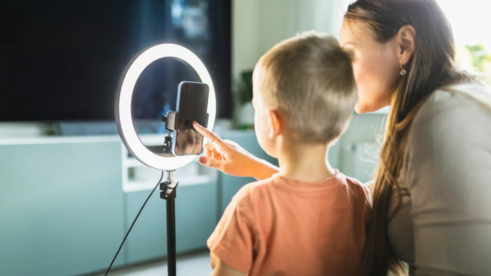 Nguồn: Getty images Trao tiếng nói của những người sáng tạo nội dung trẻ tuổi -0