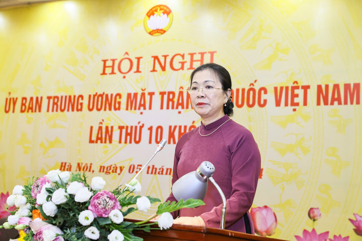 Phó Chủ tịch Ủy ban Trung ương MTTQ Việt Nam Trương Thị Ngọc Ánh trình bày Tờ trình xin ý kiến về nội dung sửa đổi, bổ sung Điều lệ MTTQ Việt Nam Phó Chủ tịch Ủy ban Trung ương MTTQ Việt Nam Trương Thị Ngọc Ánh trình bày Tờ trình xin ý kiến về nội dung sửa đổi, bổ sung Điều lệ MTTQ Việt Nam