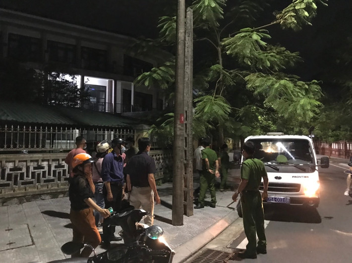 Các lực lượng đã phối hợp tổ chức quét xóa, giải quyết tình trạng mời chào khách mại dâm ở các tuyến “nóng” và một số nhà nghỉ trên địa bàn. Công an thành phố Huế quyết liệt quét xóa các tụ điểm mại dâm trong công đồng -0