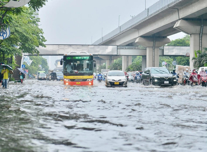 Một số nơi trong khu vực nội thành Hà Nội bị ngập sau cơn mưa lớn đầu mùa. Nguồn: ITN Hà Nội: Hành động sớm - Chủ động trước thiên tai -0