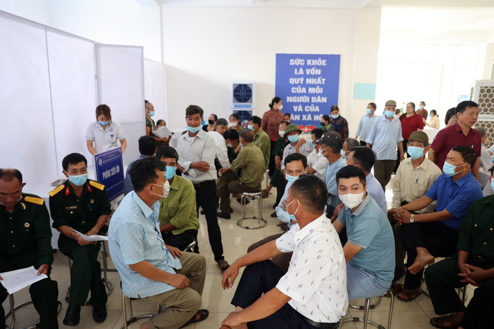 Đây là đợt khám bệnh miễn phí có quy mô lớn nhất của thành phố Hà Nội tại huyện Mê Linh Ngành y tế Hà Nội khám, quản lý sức khỏe miễn phí cho 18 vạn người dân Mê Linh -0