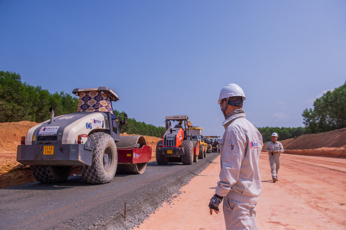 Các nhà thầu đang dồn lực đẩy nhanh tiến độ thi công dự án cao tốc Quảng Ngãi - Hoài Nhơn Các nhà thầu đang dồn lực đẩy nhanh tiến độ thi công dự án cao tốc Quảng Ngãi - Hoài Nhơn.